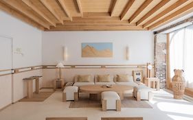 Elysee Montmartre Hotel